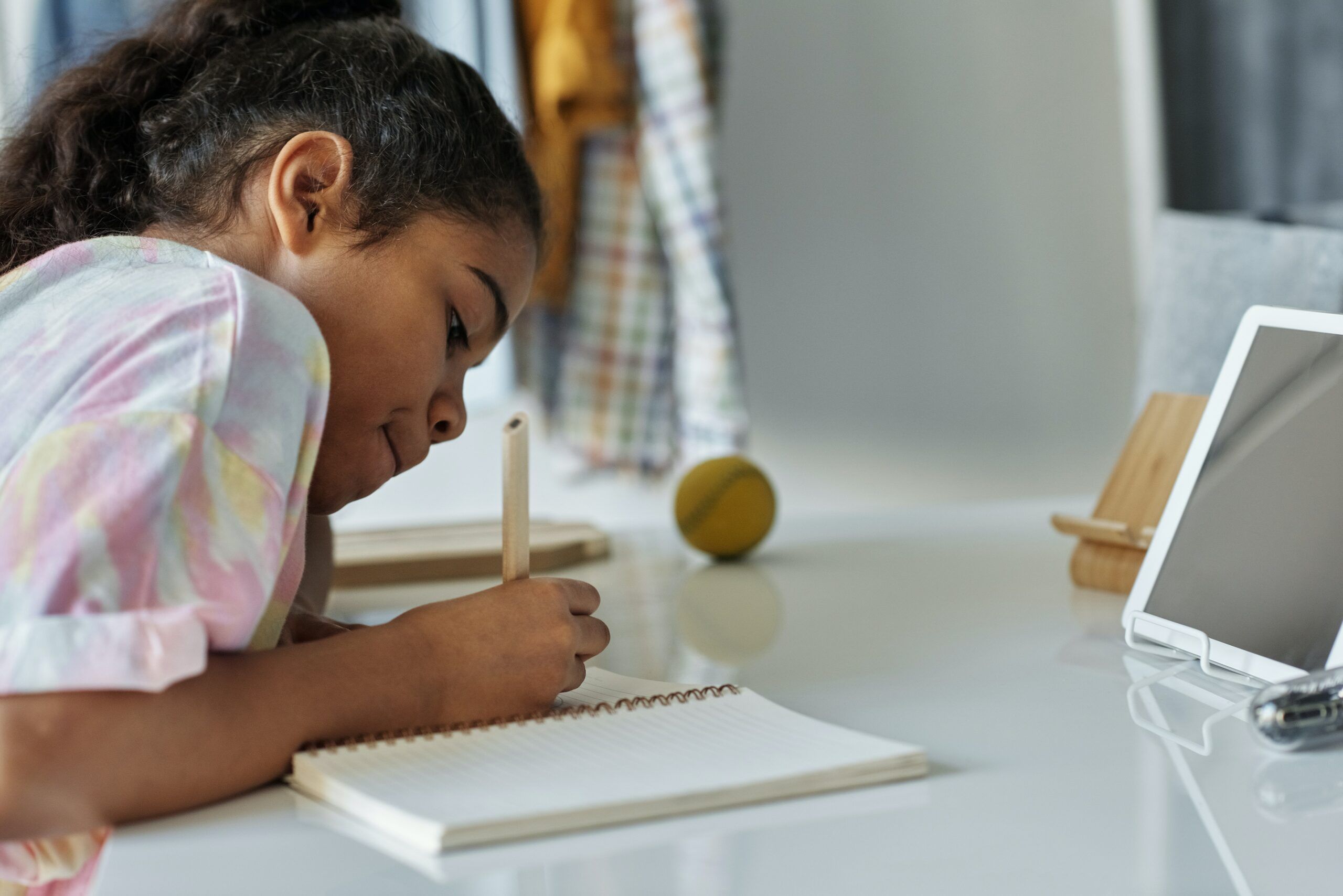 girl-writing